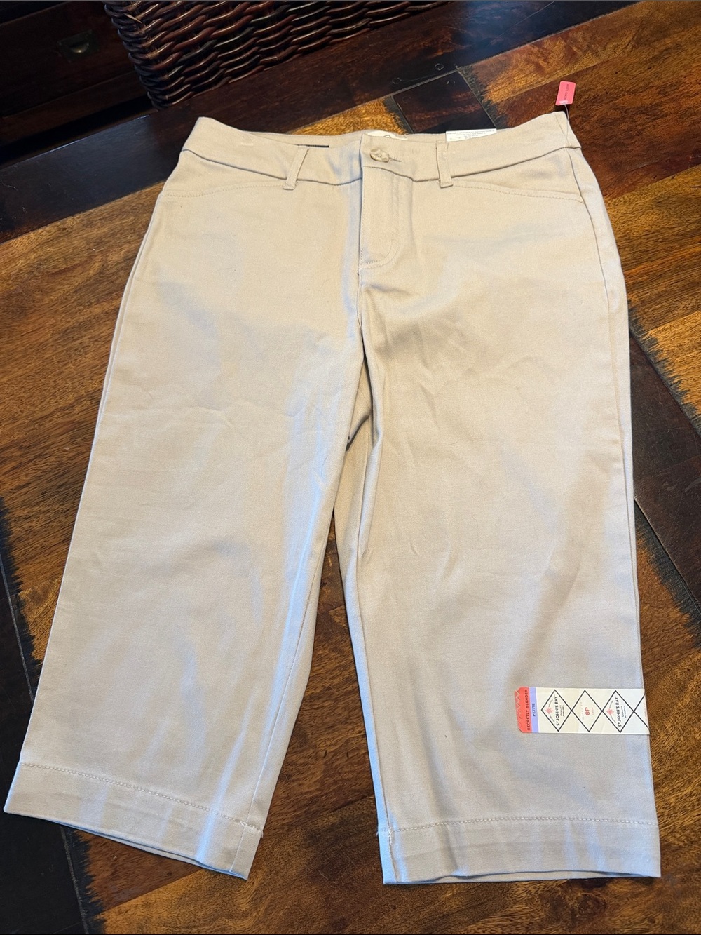 St John’s Bay slim Stretch pedal pusher/long shorts style Pants size 8P